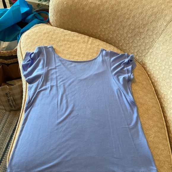 Lilly Pulitzer Flutter Sleeve Tee with Deep Vneck Large - Picture 2 of 5